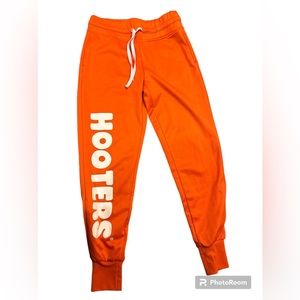 Hooters joggers